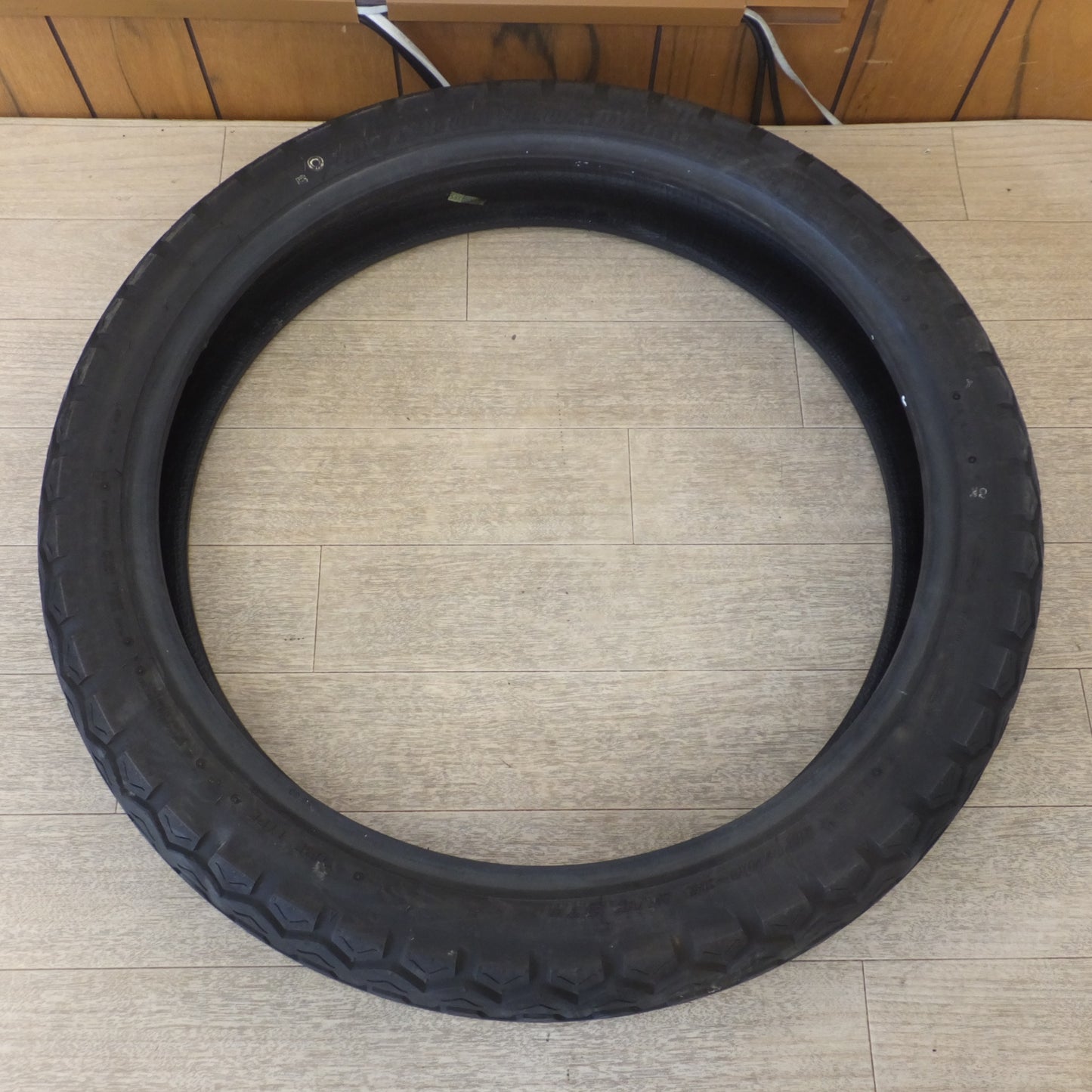 [送料無料] ★ダンロップ DUNLOP 20年製 ロードマスター ROADMASTER TT100 GP 100/90-19 M/C 57H　オートバイ タイヤ 1本★