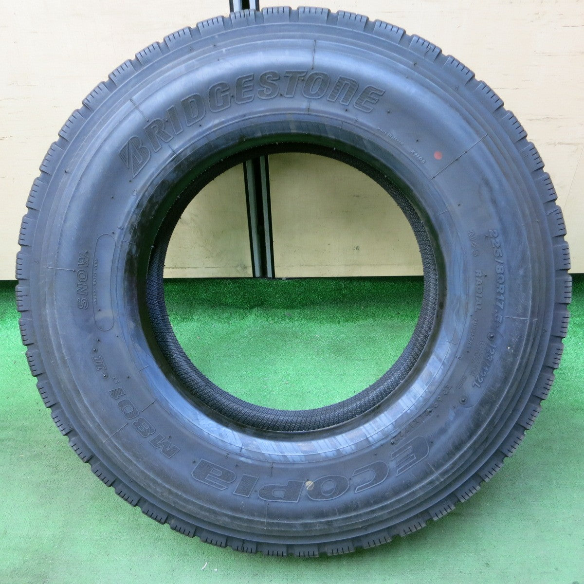 [送料無料] ほぼ未使用！22年★トラック タイヤ 225/80R17.5 123/122L ブリヂストン エコピア M801 Ⅱ ミックス オールシーズン 17.5インチ★5021002ナスタ