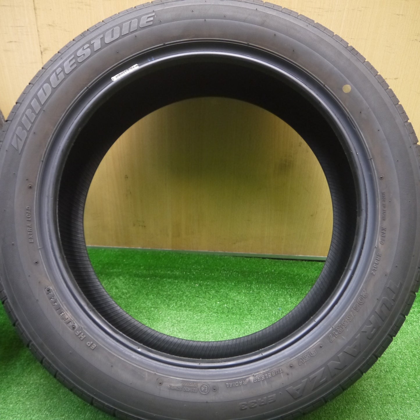 [送料無料] バリ溝！24年！9.5分★205/55R17 ブリヂストン トランザ ER33 タイヤ 17インチ ノア ヴォクシー ステップワゴン 等★4102904Hノタ