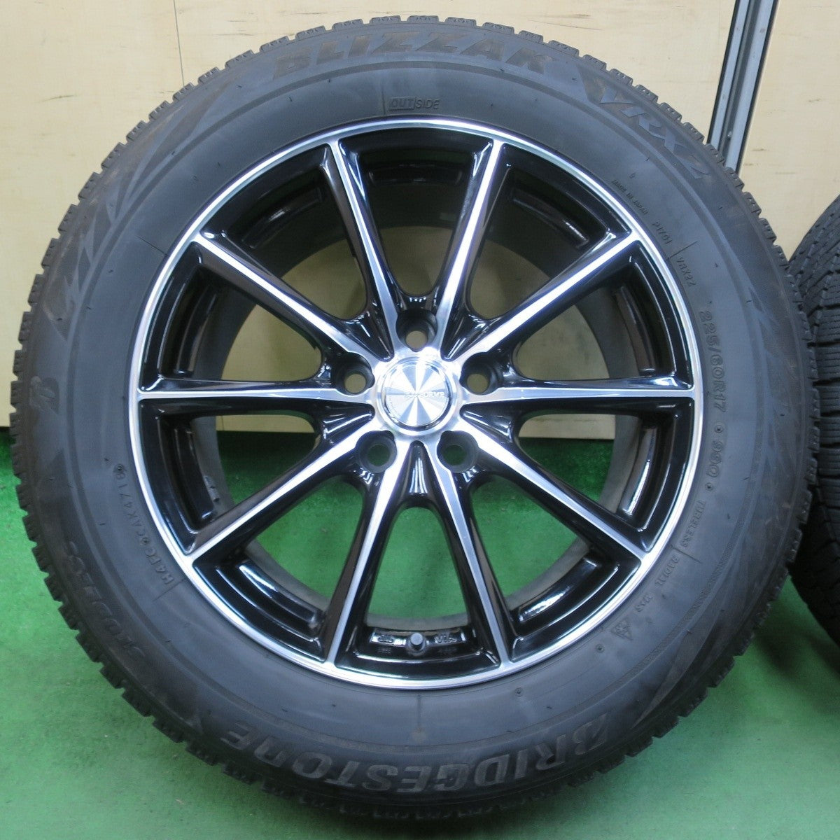 バリ溝！キレイ！9.5分★スタッドレス 225/60R17 ブリヂストン ブリザック VRX2 ECO FORME エコフォルム 17インチ PCD114.3/5H★5032406イス
