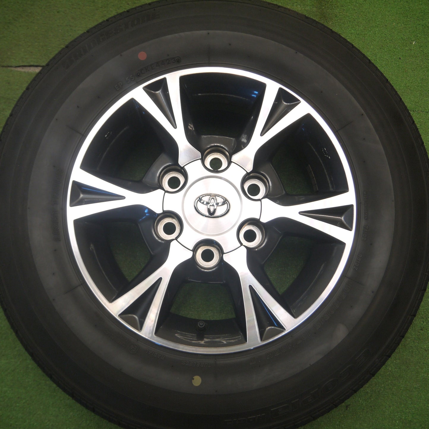 [送料無料] バリ溝！23年！キレイ！8.5分★トヨタ 200系 ハイエース 純正 OP 195/80R15 107/105N ブリヂストン エコピア RD613 15インチ PCD139.7/6H★5020511Hノ