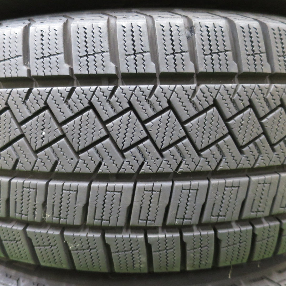 バリ溝！23年！キレイ！8.5分◎BMW 等 IRVINE F01 205/60R16 スタッドレス ピレリ アイスゼロ アシンメトリコ アーヴィン 16インチ PCD112/5H◎6092804NGス