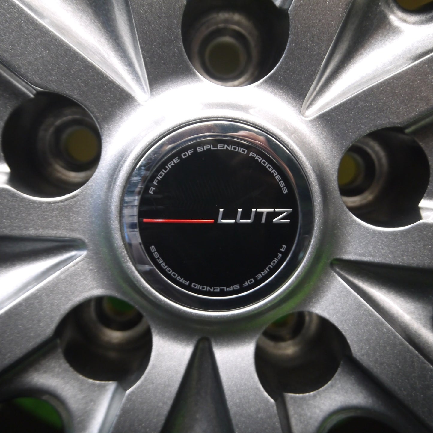 [送料無料] バリ溝！キレイ！9.5分以上★スタッドレス 215/55R17 ダンロップ ウインターマックス WM01 LUTZ 17インチ PCD114.3/5H★5011507Hス