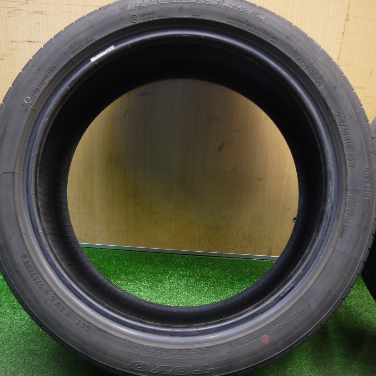 バリ溝！22年！9分★215/45R18 トーヨー プロクセス R51A PROXES タイヤ 18インチ マツダ3 ノア ヴォクシー 等★6021804Hノタ