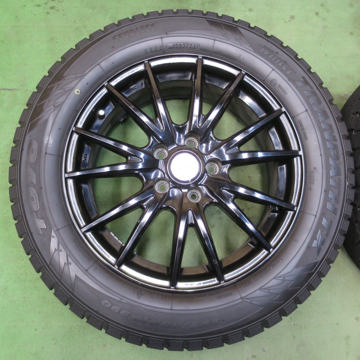 バリ溝！キレイ！9.5分以上★スタッドレス 225/60R17 トーヨー ウインター トランパス TX VELVA SPORT ヴェルヴァ スポーツ 17インチ PCD114.3/5H★6012002イス