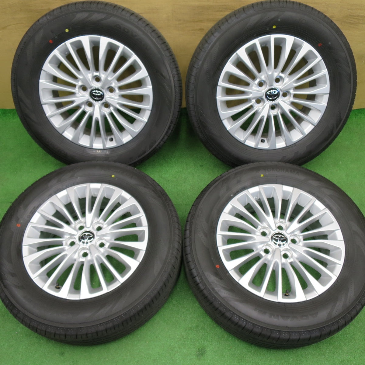 新車外し！26年★トヨタ 40系 アルファード ヴェルファイア 純正 225/65R17 ヨコハマ アドバン V03 17インチ PCD120/5H★6022301NKノ