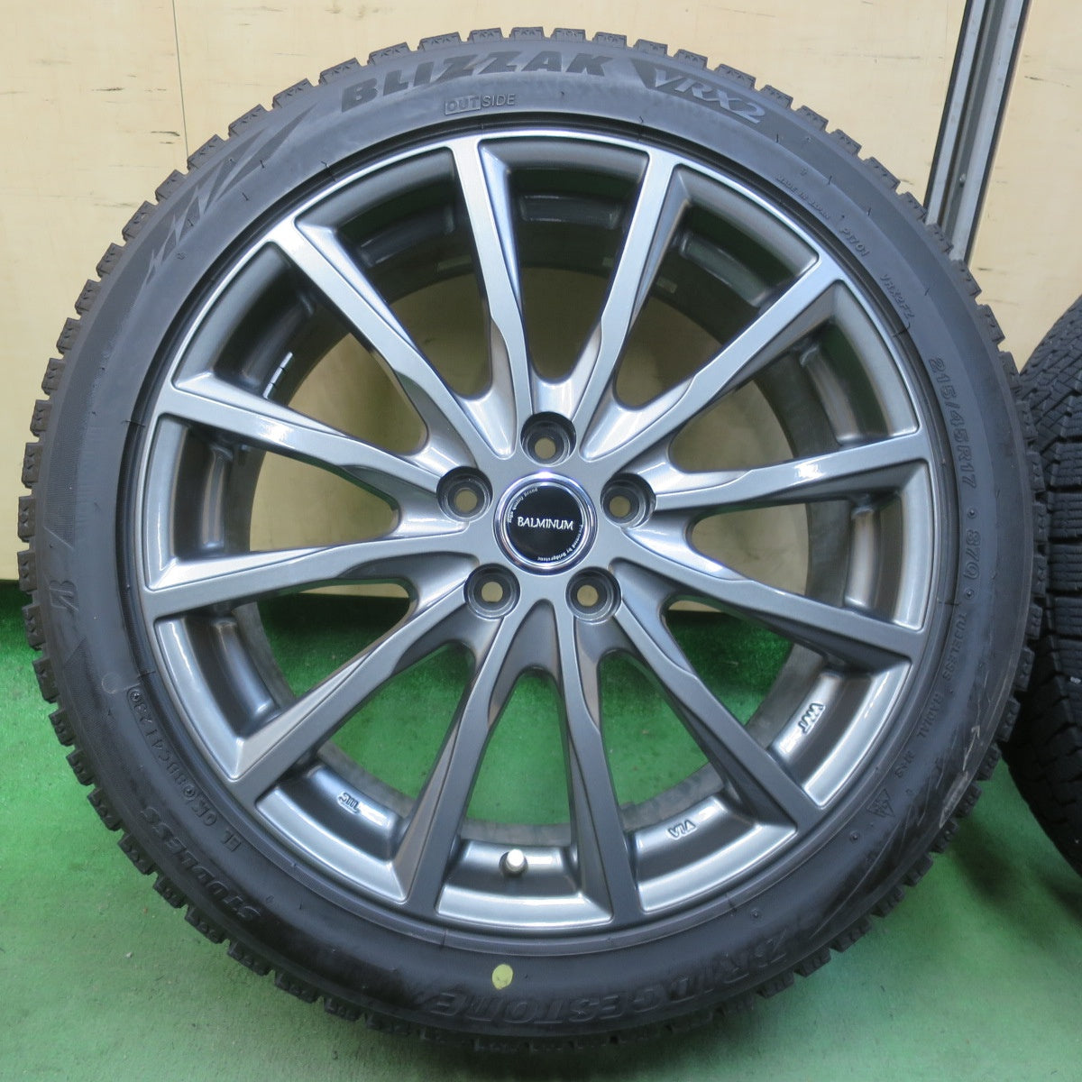 バリ溝！23年！キレイ！9.5分★プリウス 等 215/45R17 スタッドレス ブリヂストン ブリザック VRX2 BALMINUM AR12 バルミナ 17インチ PCD100/5H★6020505イス