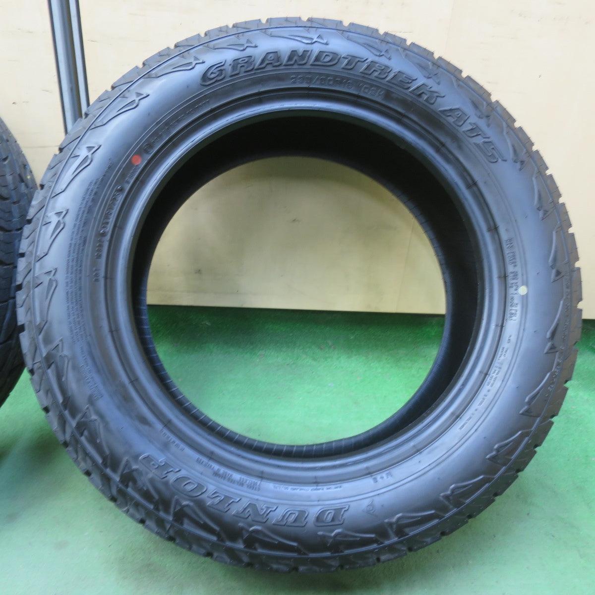 新車外し！25年★235/60R18 ダンロップ グラントレック AT5 タイヤ 18インチ レクサス RX NX ハリアー RAV4 CX-5 等★6033006イノタ