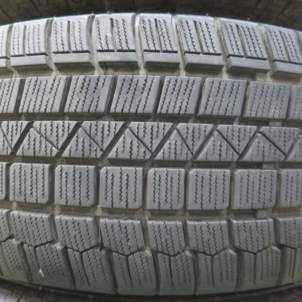 バリ溝！24年！キレイ！9.5分★スタッドレス 235/50R18 ケンダ KR36 アイステック ネオ BLUE・NESS BLUENESS ブルーネス 18インチ PCD114.3/5H★6031110イス