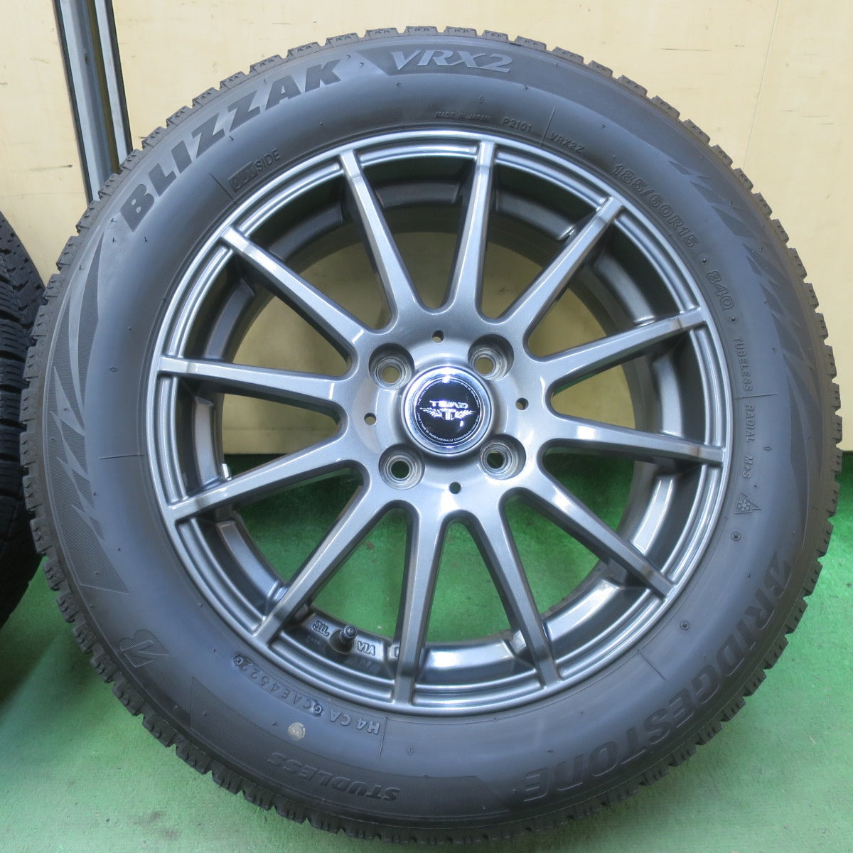 キレイ！22年◎スタッドレス 185/60R15 ブリヂストン ブリザック VRX2 TEAD テッド 15インチ PCD100/4H◎6090905イス