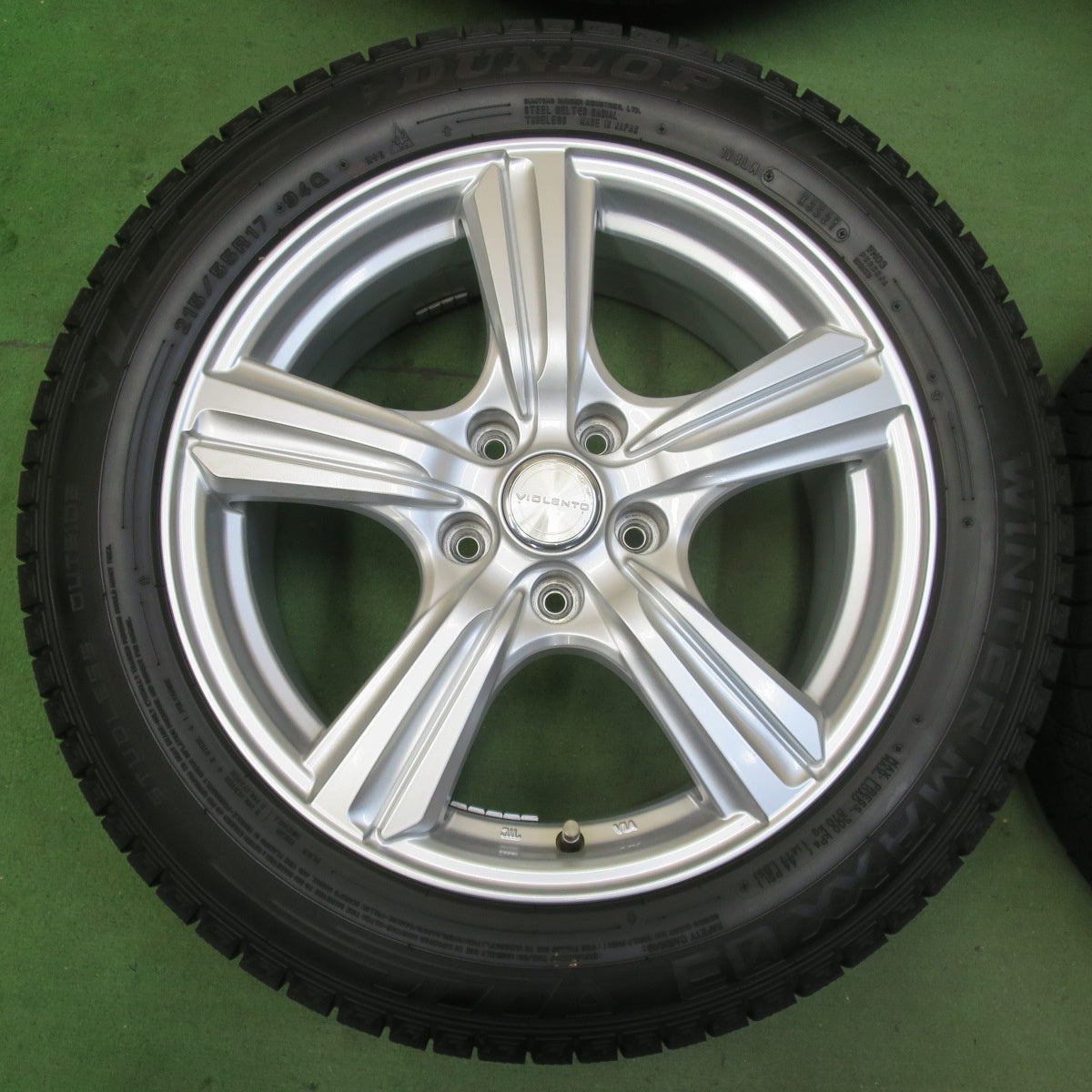 キレイ！21年★スタッドレス 215/55R17 ダンロップ ウインターマックス 03 VIOLENTO ヴィオレント 17インチ PCD114.3/5H★5111109イス