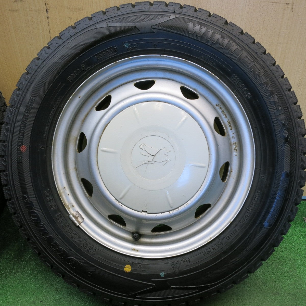 ほぼ未使用！23年★スタッドレス 135/80R12 ダンロップ ウインターマックス WM02 スチール ホイール 12インチ PCD100 110 114.3/4H マルチ★6051705HAス