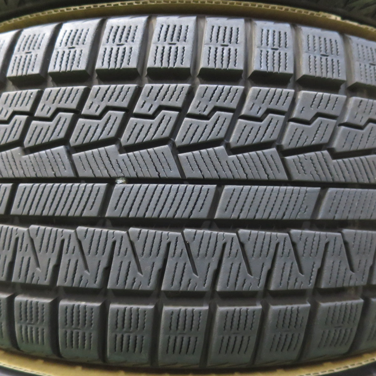 [送料無料] センサー付！バリ溝！21年！キレイ！9.5分★レクサス ES Fスポーツ 純正 235/40R19 スタッドレス ヨコハマ アイスガード iG70 19インチ PCD114.3/5H★5032808イス