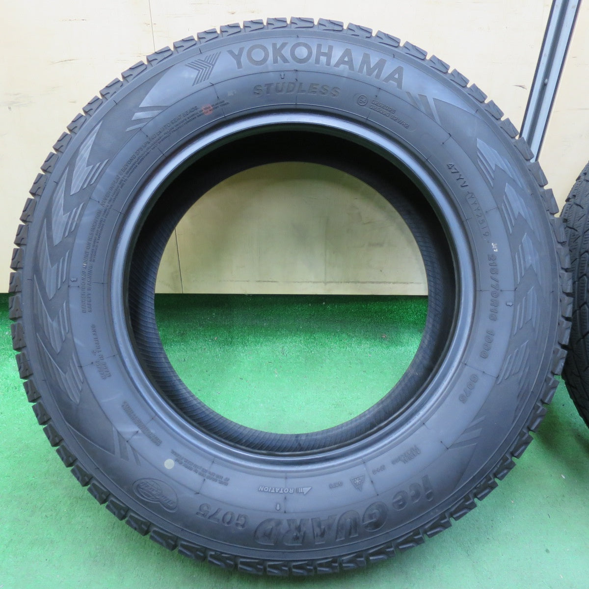 [送料無料] バリ溝！8.5分★スタッドレス 215/70R16 ヨコハマ アイスガード G075 タイヤ 16インチ エクストレイル デリカ D:5 等★5010816イスタ