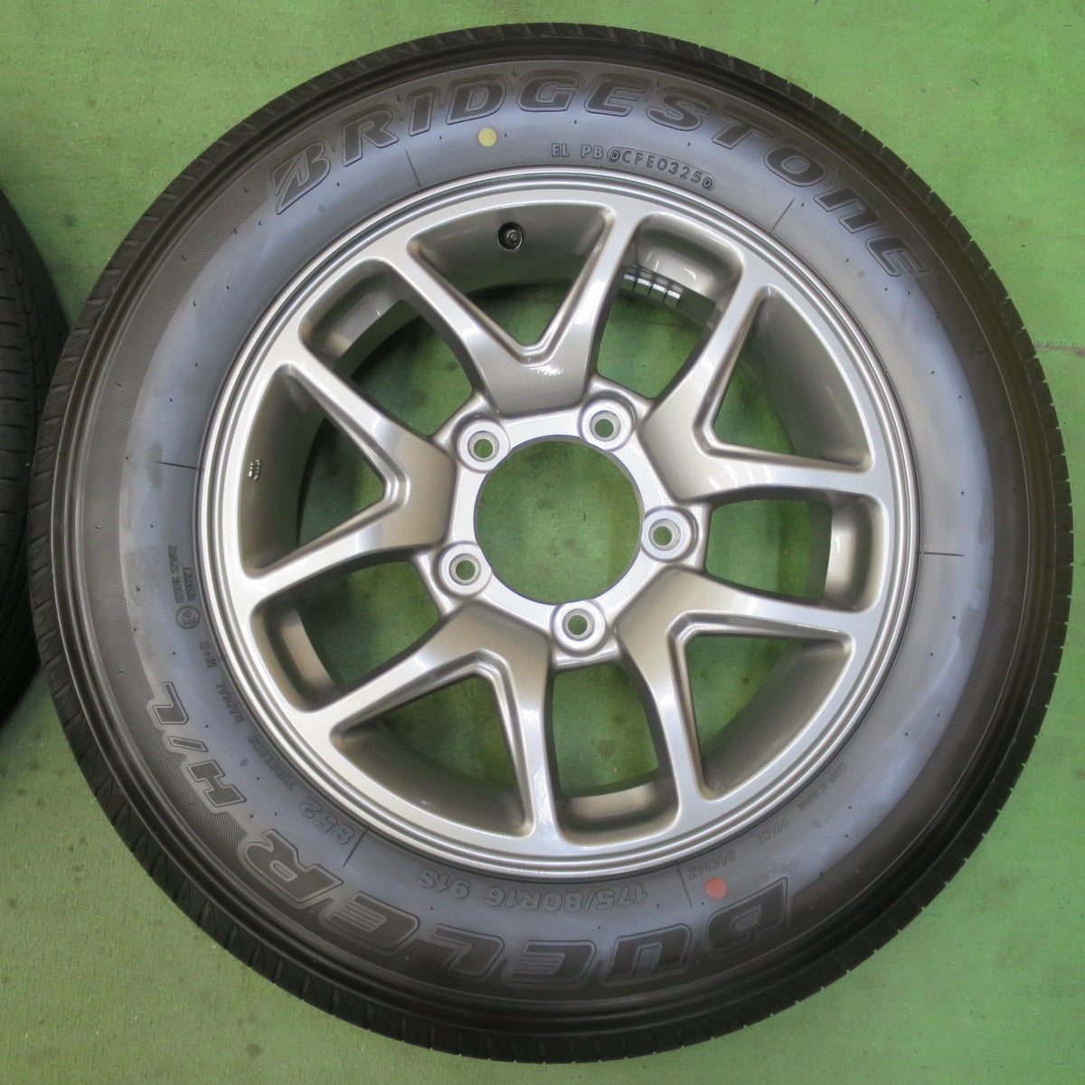 新車外し！25年★スズキ JB64 ジムニー 純正 175/80R16 ブリヂストン デューラー H/L 852 16インチ PCD139.7/5H★5090608イノ