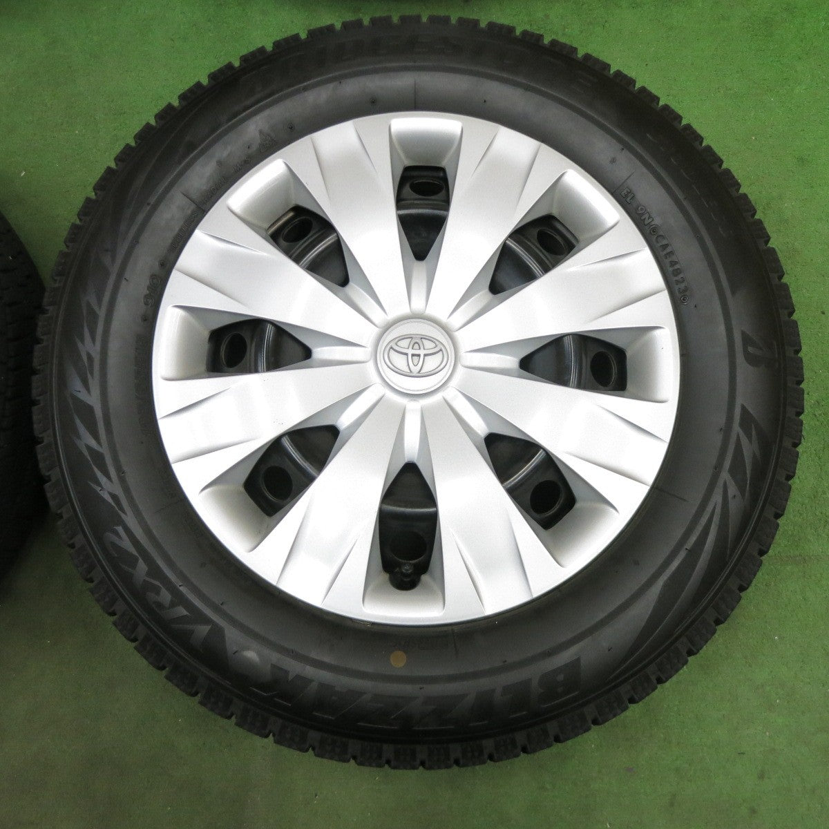 バリ溝！23年！キレイ！9分★トヨタ 80系 ヴォクシー ノア 純正 スチール 195/65R15 スタッドレス ブリヂストン ブリザック VRX2 15インチ PCD114.3/5H★6012306ナス