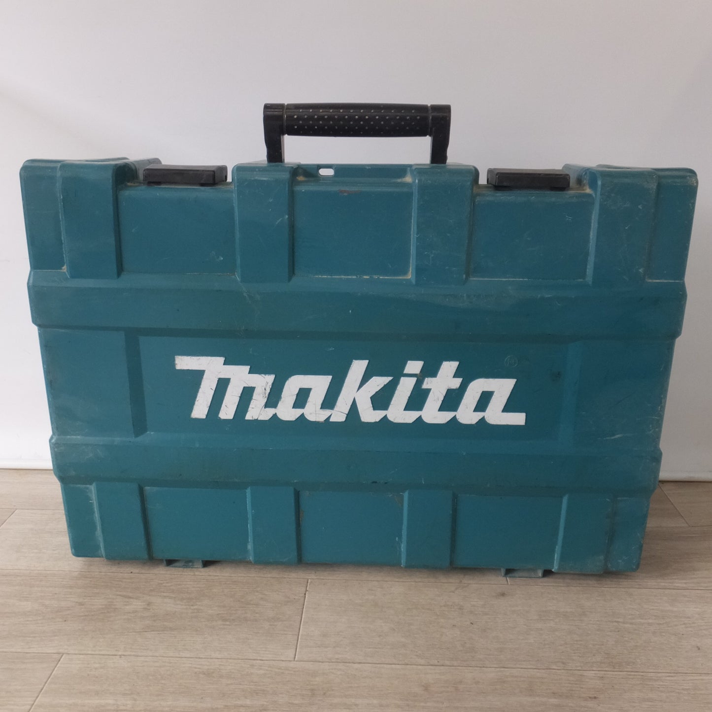 [送料無料] ★マキタ makita 電動ハンマ HM1111C　100V～ 15A 50-60Hz 1300W★