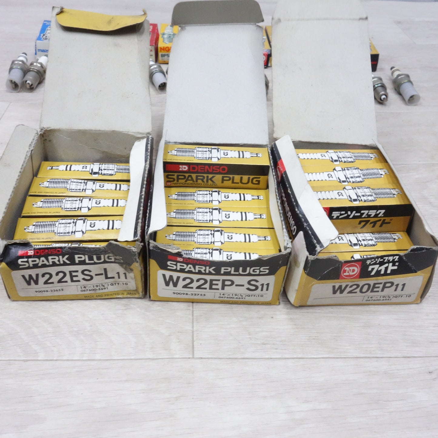 [送料無料] 未使用!大量まとめ売り◆デンソー NGK トヨタ純正 スパーク プラグ W14EX-U W20ET-S W22EP-S11 J16A-U11 S-27（N229 18 600）など◆