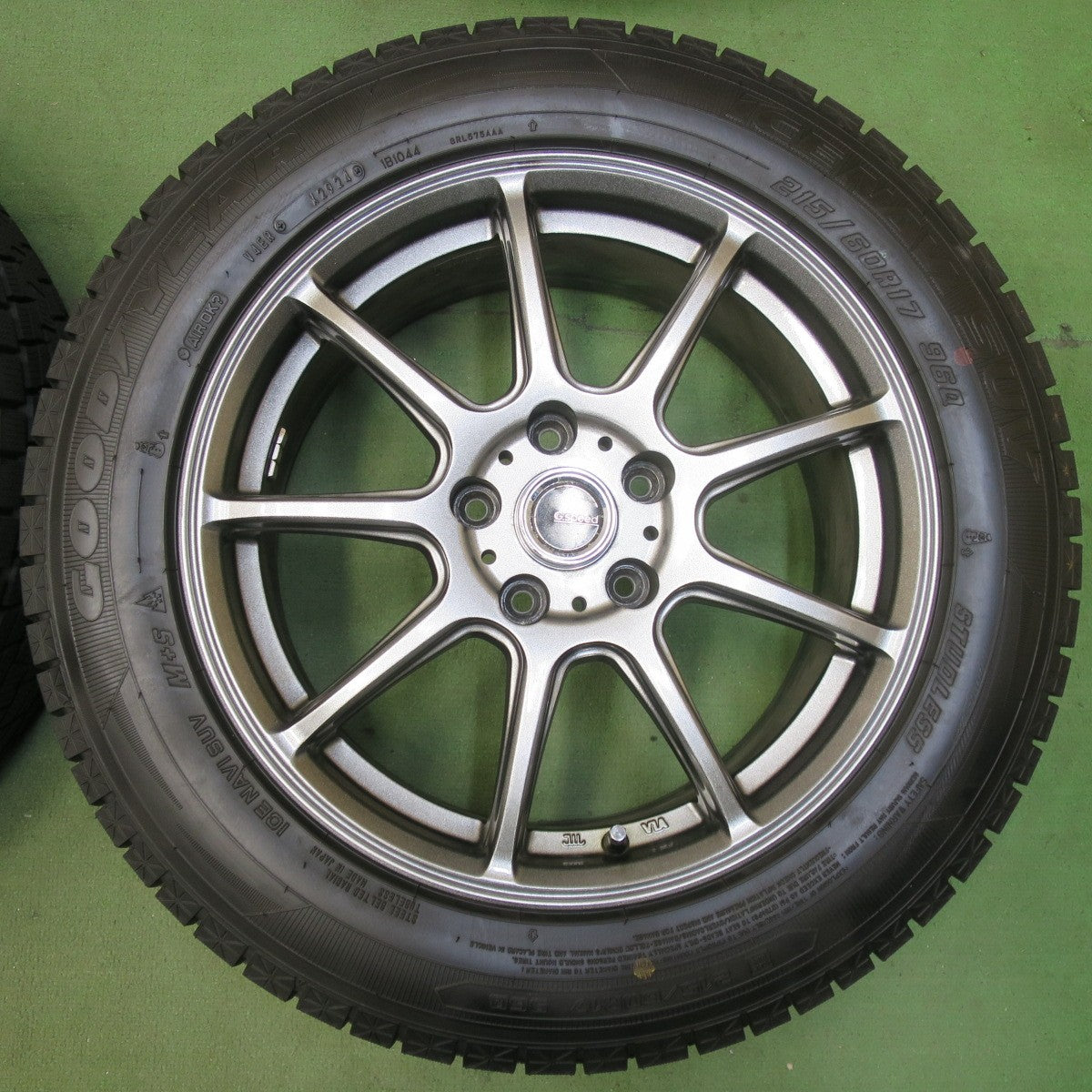 バリ溝！24年！キレイ！ほぼ10分★スタッドレス 215/60R17 グッドイヤー アイスナビ SUV G.Speed Gスピード 17インチ PCD114.3/5H★5111111イス