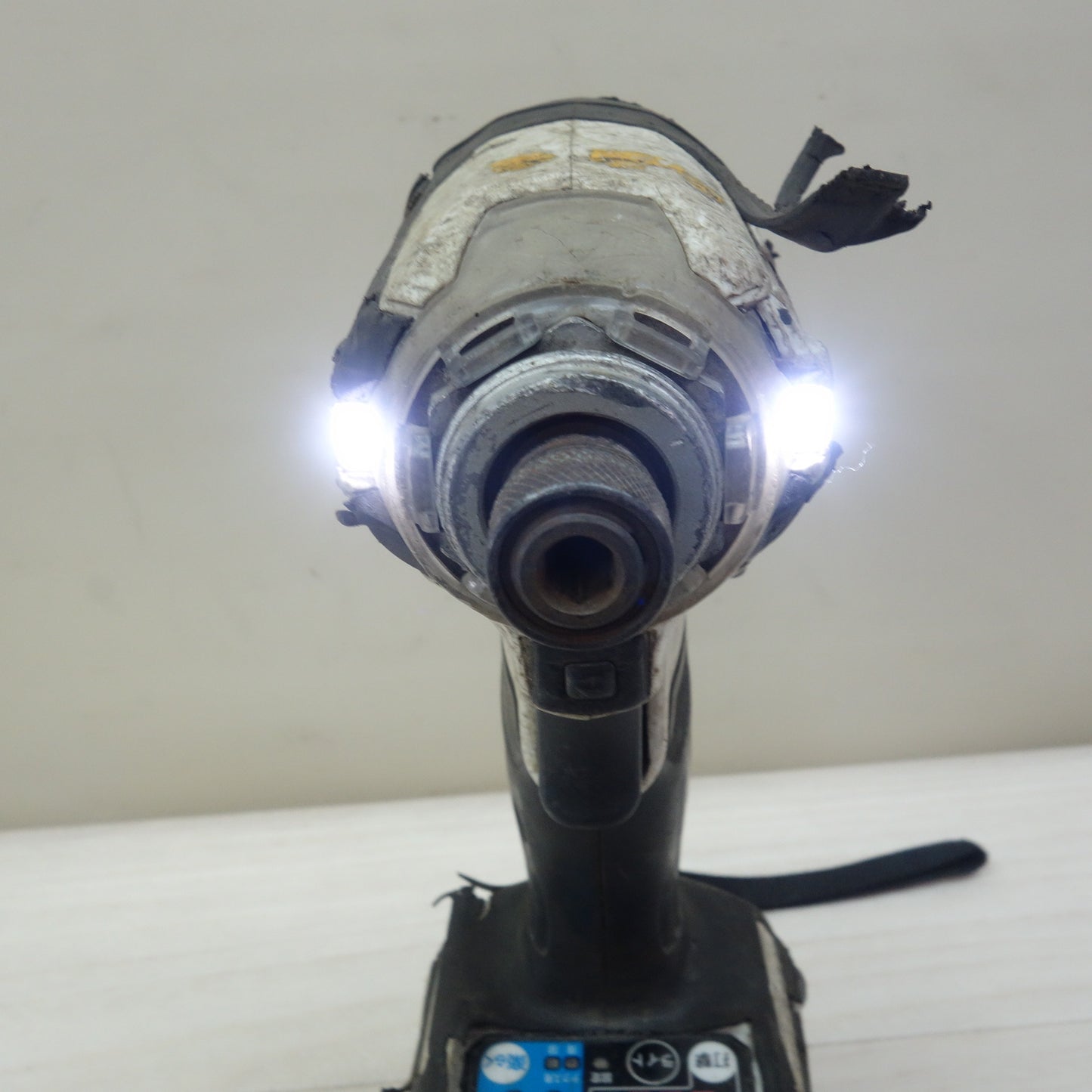 [送料無料] ☆マキタ 充電式 インパクト ドライバ 18V TD171D バッテリー 付き 電動 工具☆