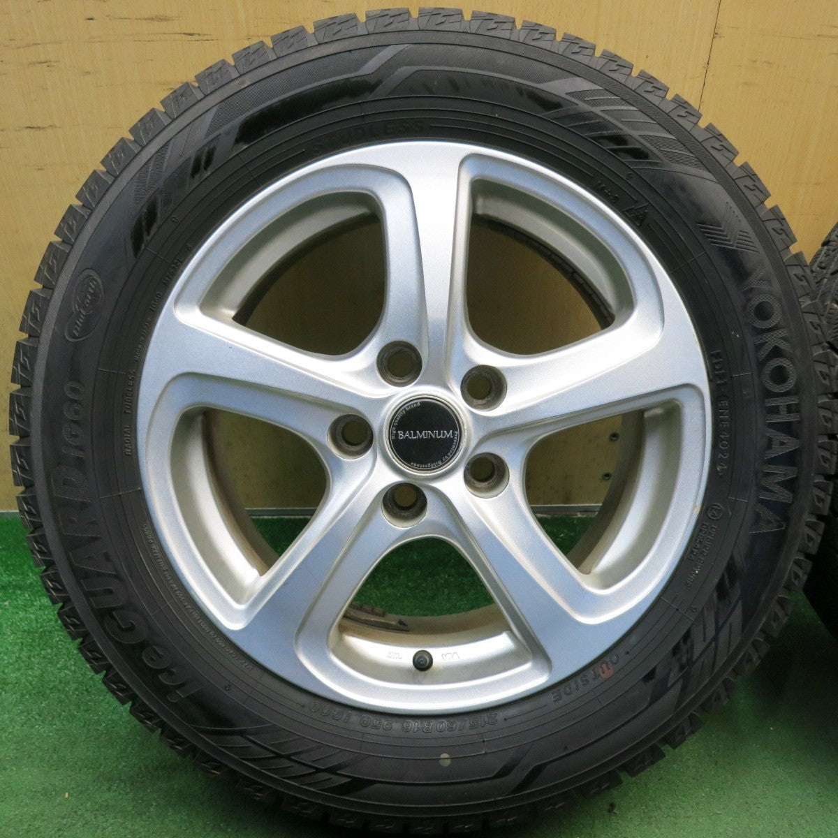 バリ溝！24年！9.5分◎スタッドレス 215/60R16 ヨコハマ アイスガード iG60 BALMINUM ZR5 バルミナ 16インチ PCD114.3/5H◎6090302HAス