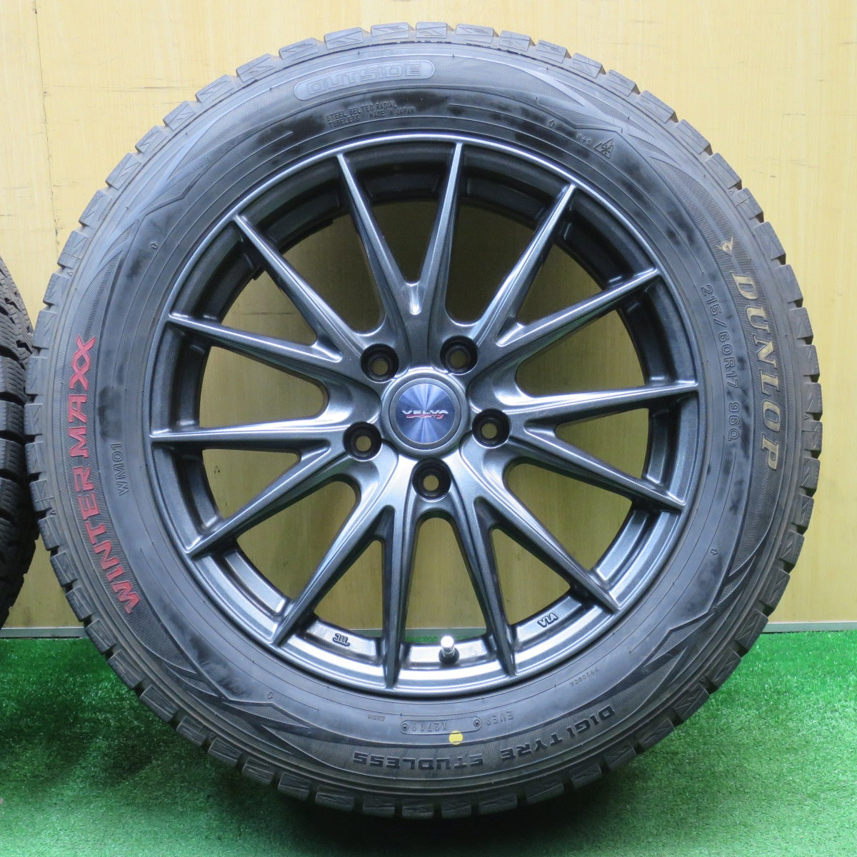 バリ溝！キレイ！9.5分★スタッドレス 215/60R17 ダンロップ ウインターマックス WM01 VELVA SPORTZ ヴェルヴァ 17インチ PCD114.3/5H★5121806NJス