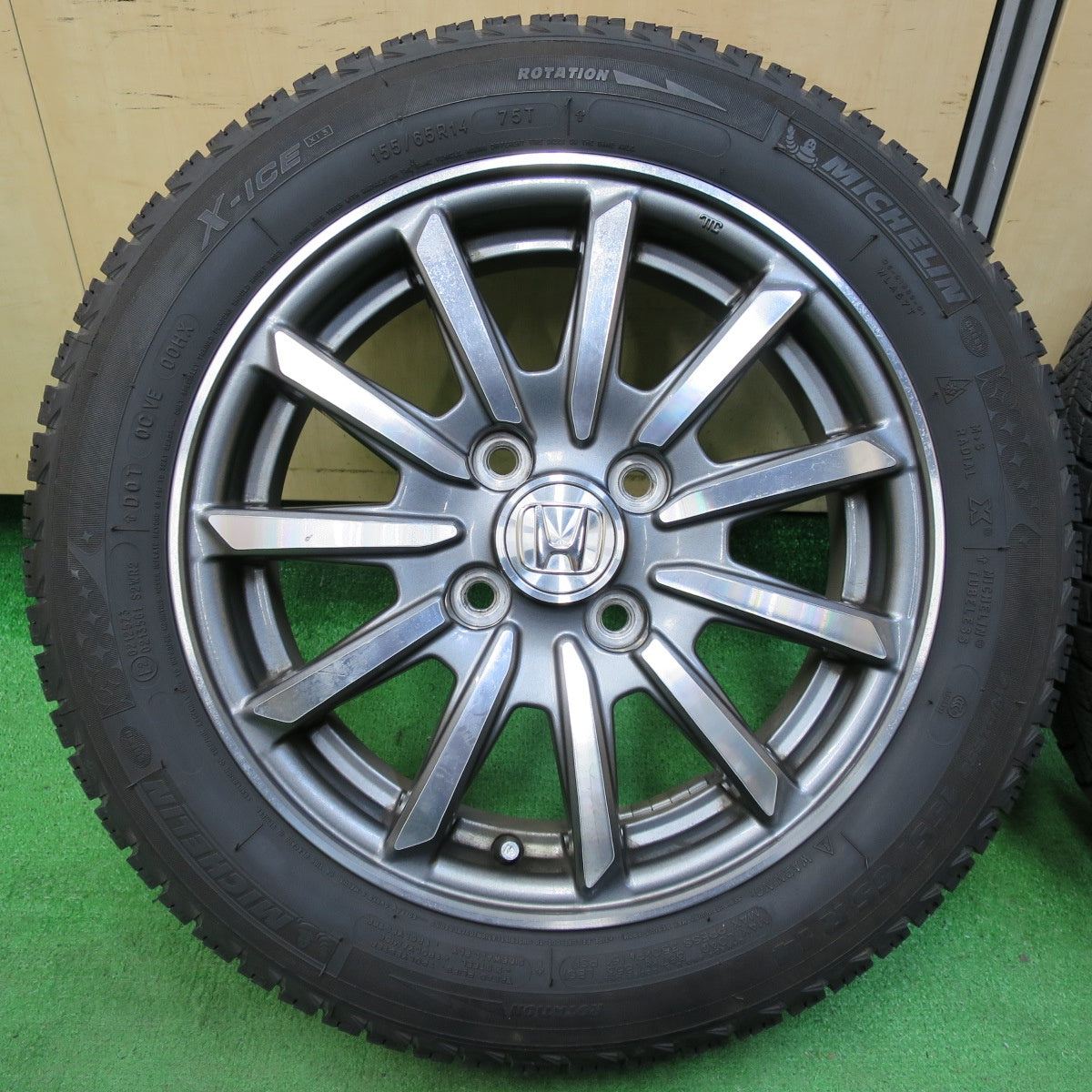 *送料無料* 4本価格★ホンダ N-WGN 純正 155/65R14 スタッドレス ミシュラン X-ICE XI3 Nワゴン PCD100/4H★4060904イス