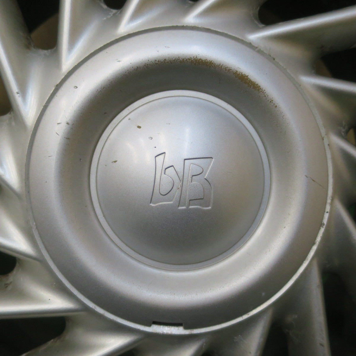 ほぼ未使用！24年★トヨタ bB 純正 185/65R15 スタッドレス ダンロップ ウインターマックス WM02 15インチ PCD100/4H★6042904イス