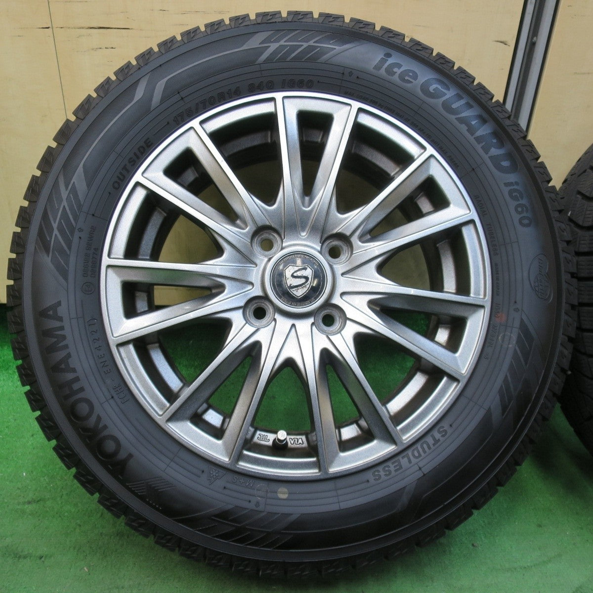 バリ溝！21年！9.5分★スタッドレス 175/70R14 ヨコハマ アイスガード iG60 STRANGER ストレンジャー 14インチ PCD100/4H★5021106イス