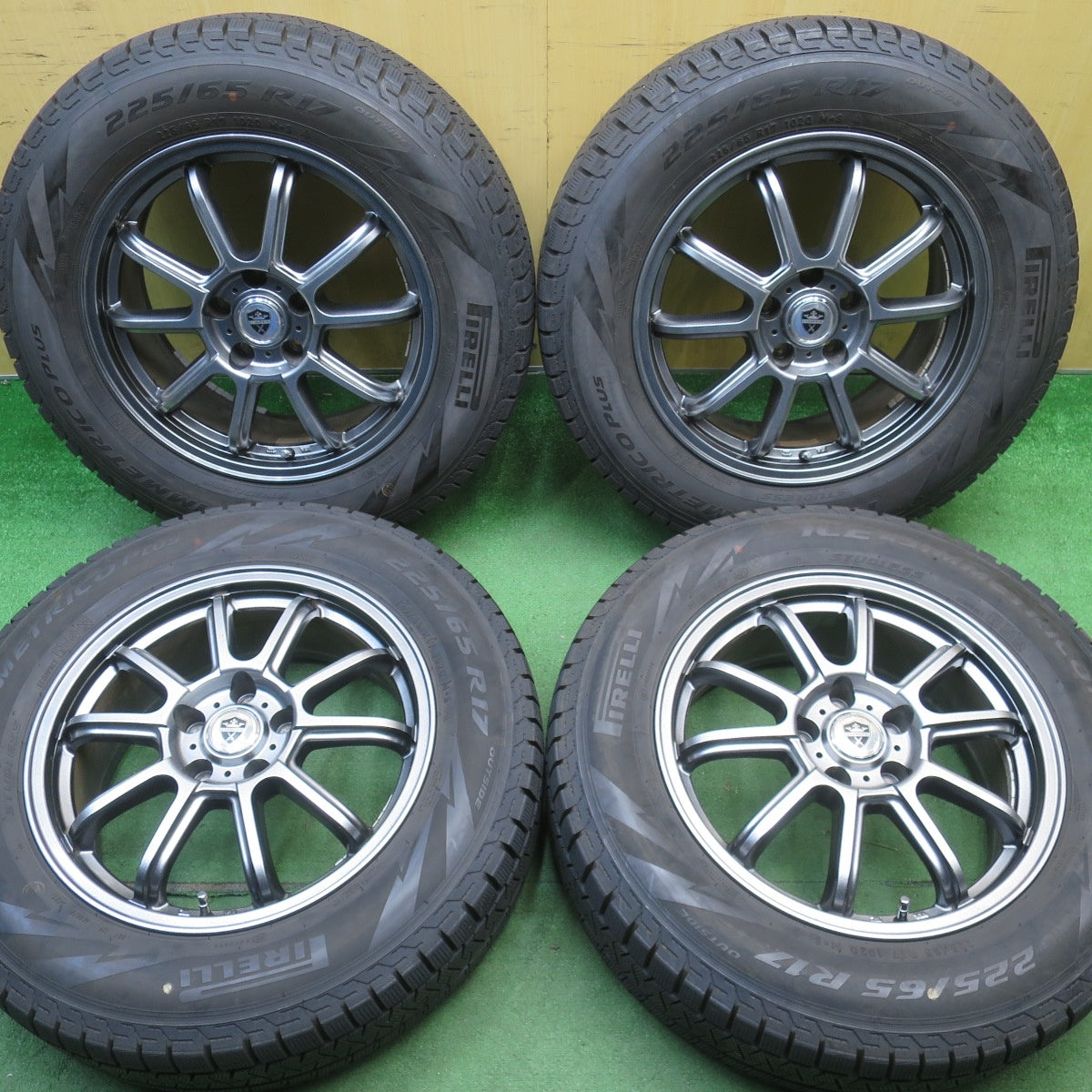 バリ溝！キレイ！9分★スタッドレス 225/65R17 ピレリ アイスアシンメトリコ プラス ESTROSA C25 エステローザ 17インチ PCD114.3/5H★6041602NJス