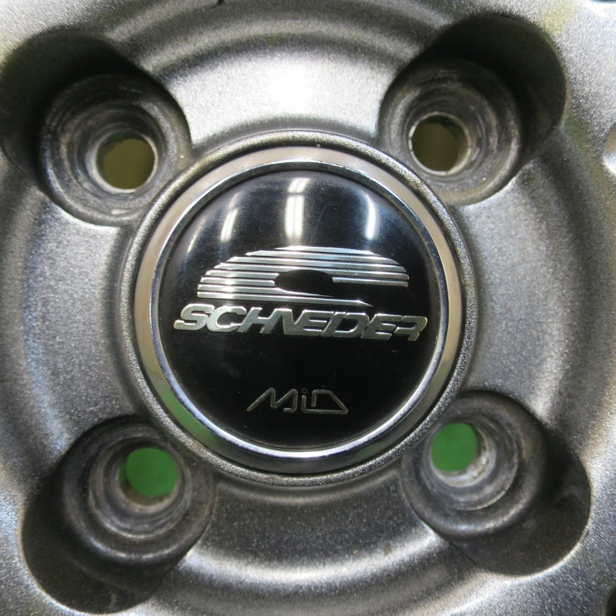 バリ溝！22年！キレイ！9.5分★スタッドレス 185/60R15 グッドイヤー アイスナビ7 SCHNEIDER MiD シュナイダー 15インチ PCD100/4H★5033104イス