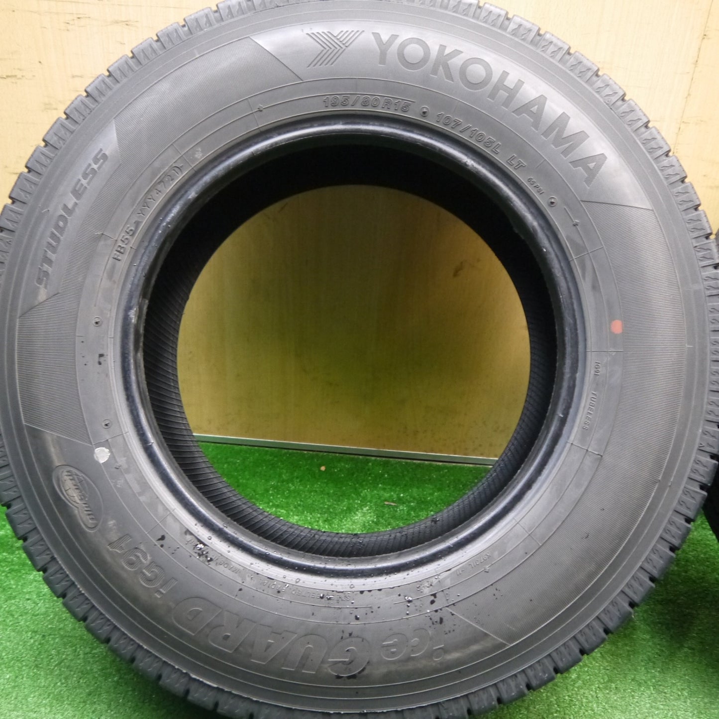 バリ溝！21年！9.5分★スタッドレス 195/80R15 107/105L ヨコハマ アイスガード iG91 タイヤ 15インチ ハイエース キャラバン 等★5121905Hスタ