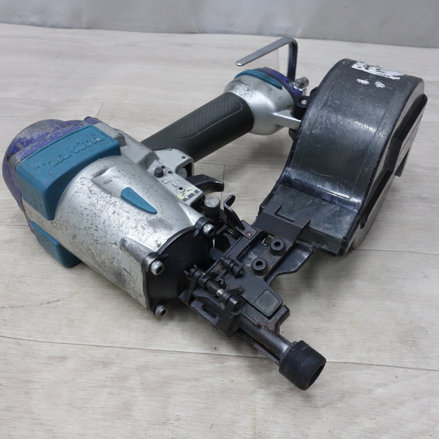 [送料無料] ◆マキタ サイディング用 50mm 常圧 エア 釘打ち機 AN552 ケース付き エア 工具 ①◆