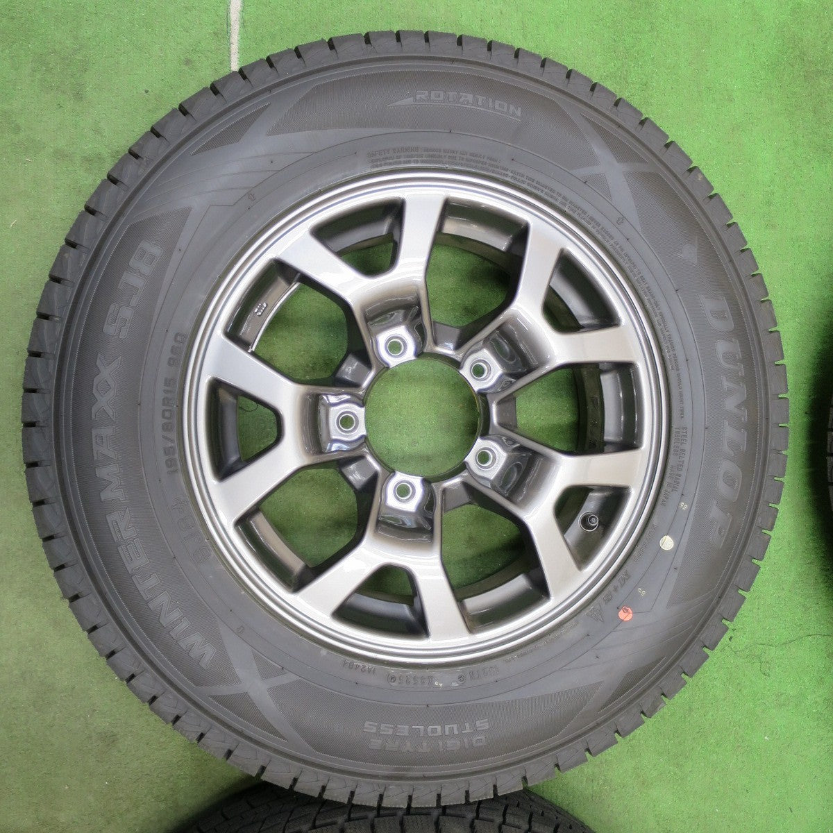 バリ溝！25年！キレイ！9.5分以上★スズキ JB74W ジムニー シエラ 純正 195/80R15 スタッドレス ダンロップ ウインターマックス SJ8 SJ8+ 15インチ PCD139.7/5H★6052002NGス