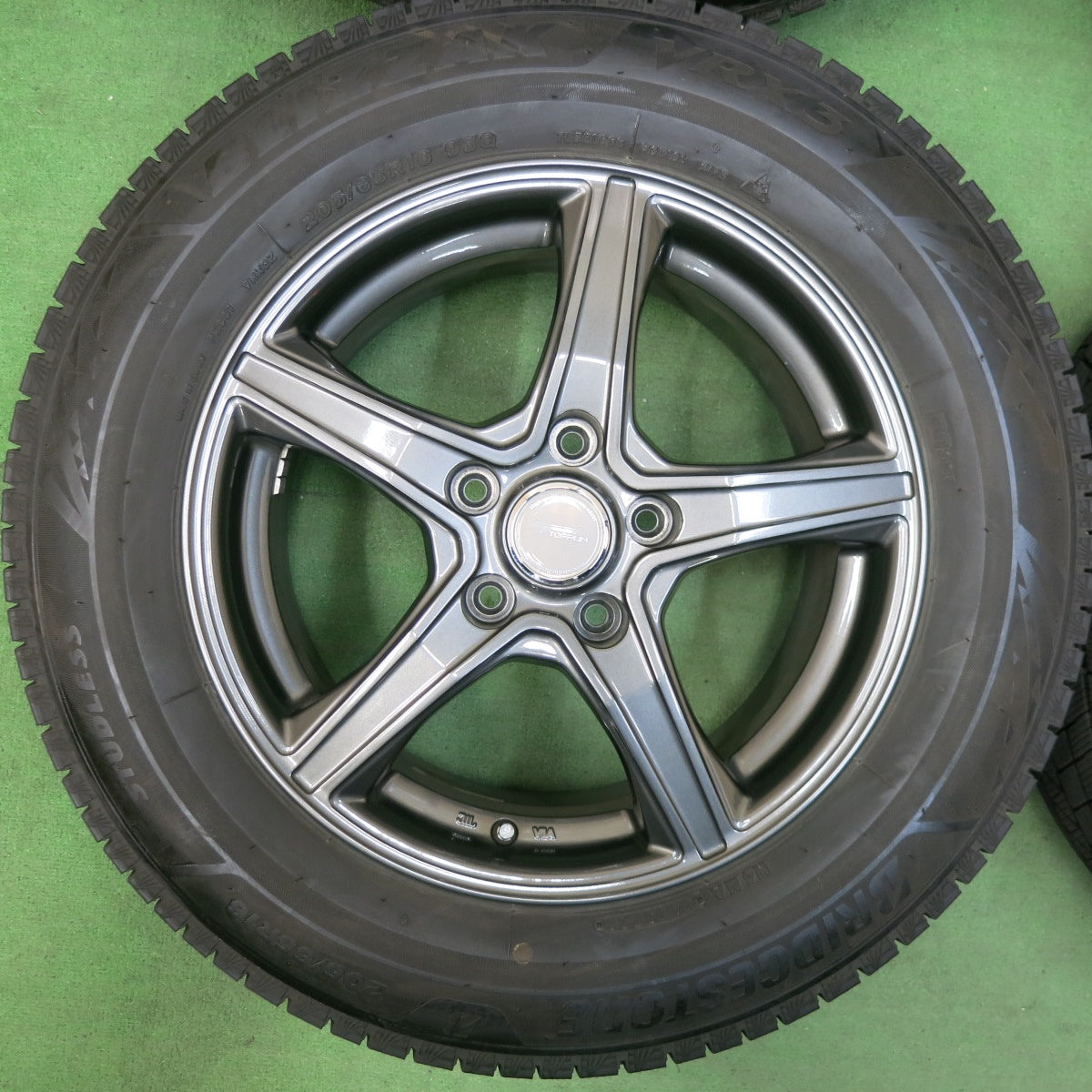 [送料無料] バリ溝！21年！キレイ！9.5分★スタッドレス 205/65R16 ブリヂストン ブリザック VRX3 TOPRUN トップラン 16インチ PCD114.3/5H★4122705SYス
