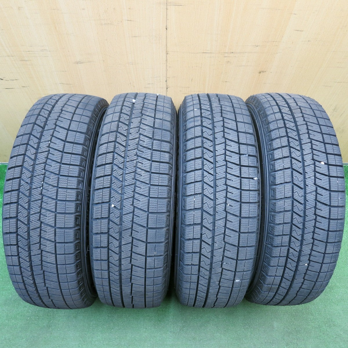 ほぼ未使用！24年！キレイ★シエンタ プリウス 等 185/65R15 スタッドレス ダンロップ ウインターマックス 03 ravrion RS01 ラブリオン 15インチ PCD100/5H★6032809HAス