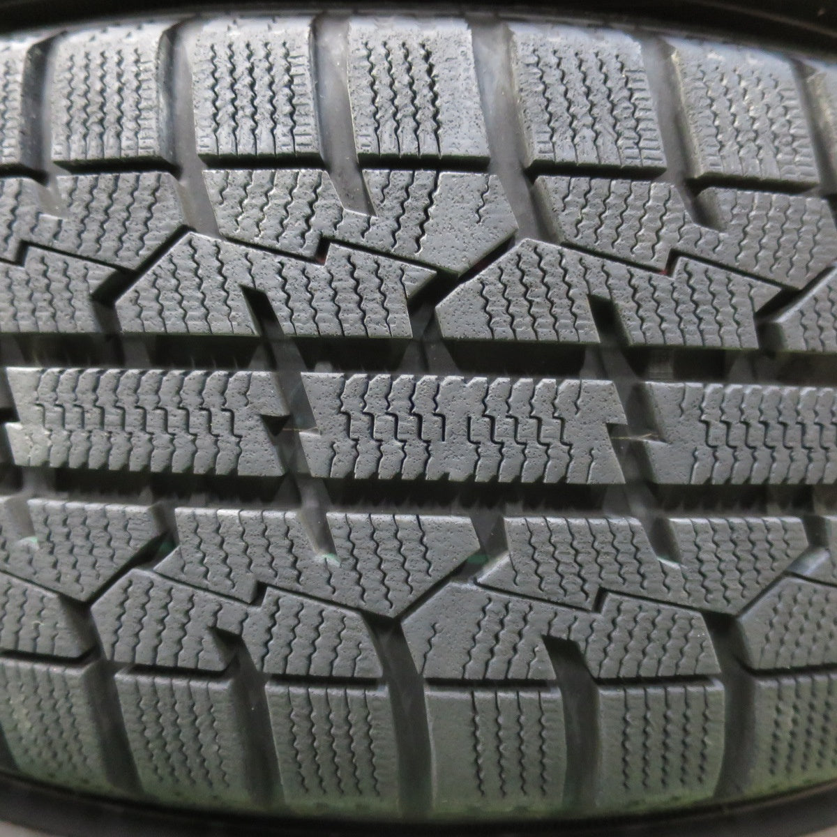 [送料無料] バリ溝！キレイ！9.5分以上★シエンタ 等 185/60R15 スタッドレス トーヨー オブザーブ ガリット GIZ LSIS 社外 アルミ 15インチ PCD100/5H★5010413イス