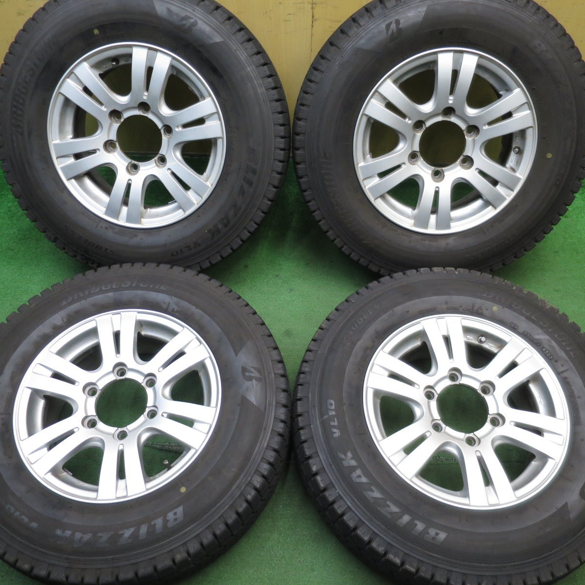 バリ溝！23年！9.5分★ハイエース 等 195/80R15 107/105N スタッドレス ブリヂストン ブリザック VL10 社外 アルミ 15インチ PCD139.7/6H★5053008NJス