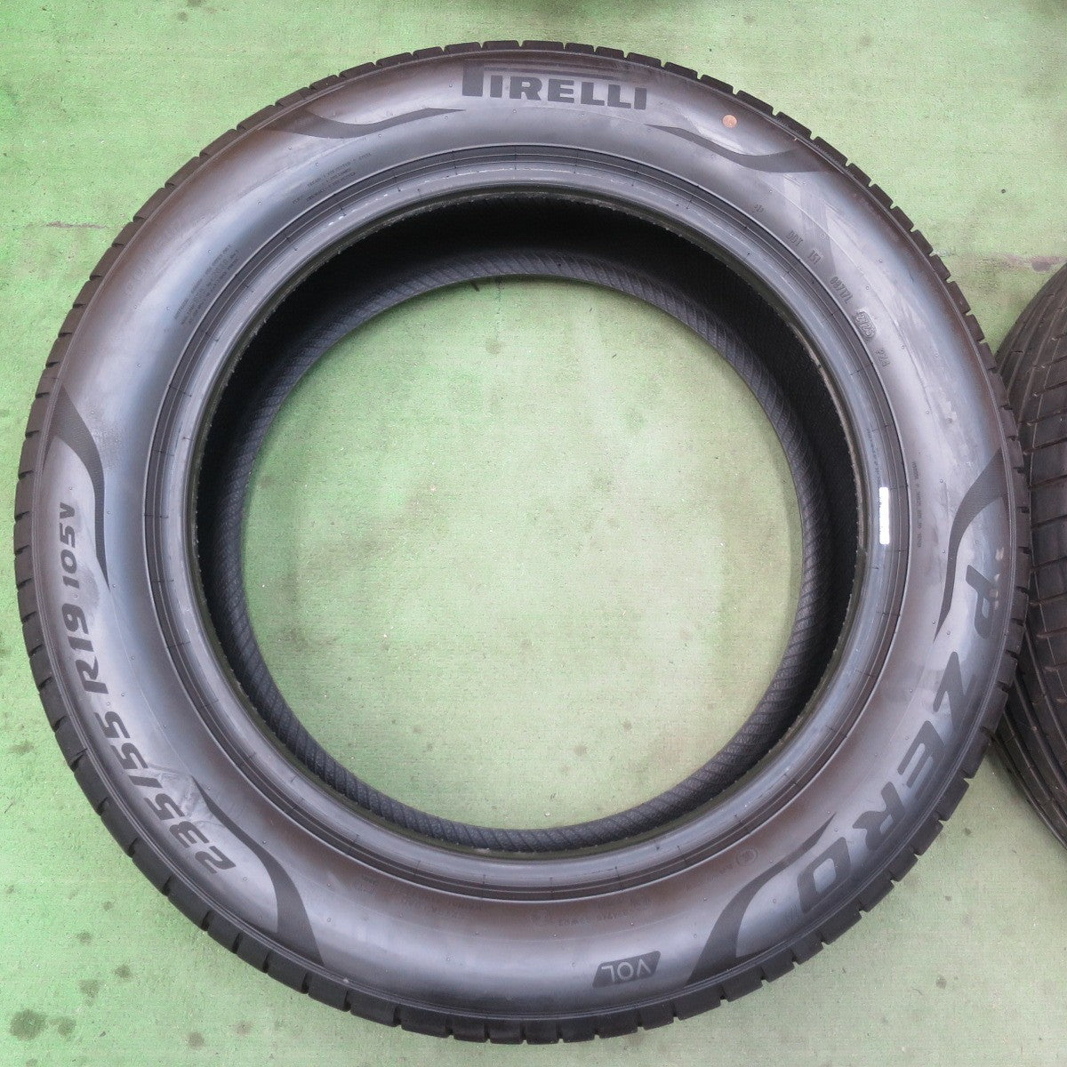 新車外し！25年★235/55R19 ピレリ PZERO TM VOL Pゼロ 19インチ タイヤ ポルシェ 等★6030401イノタ