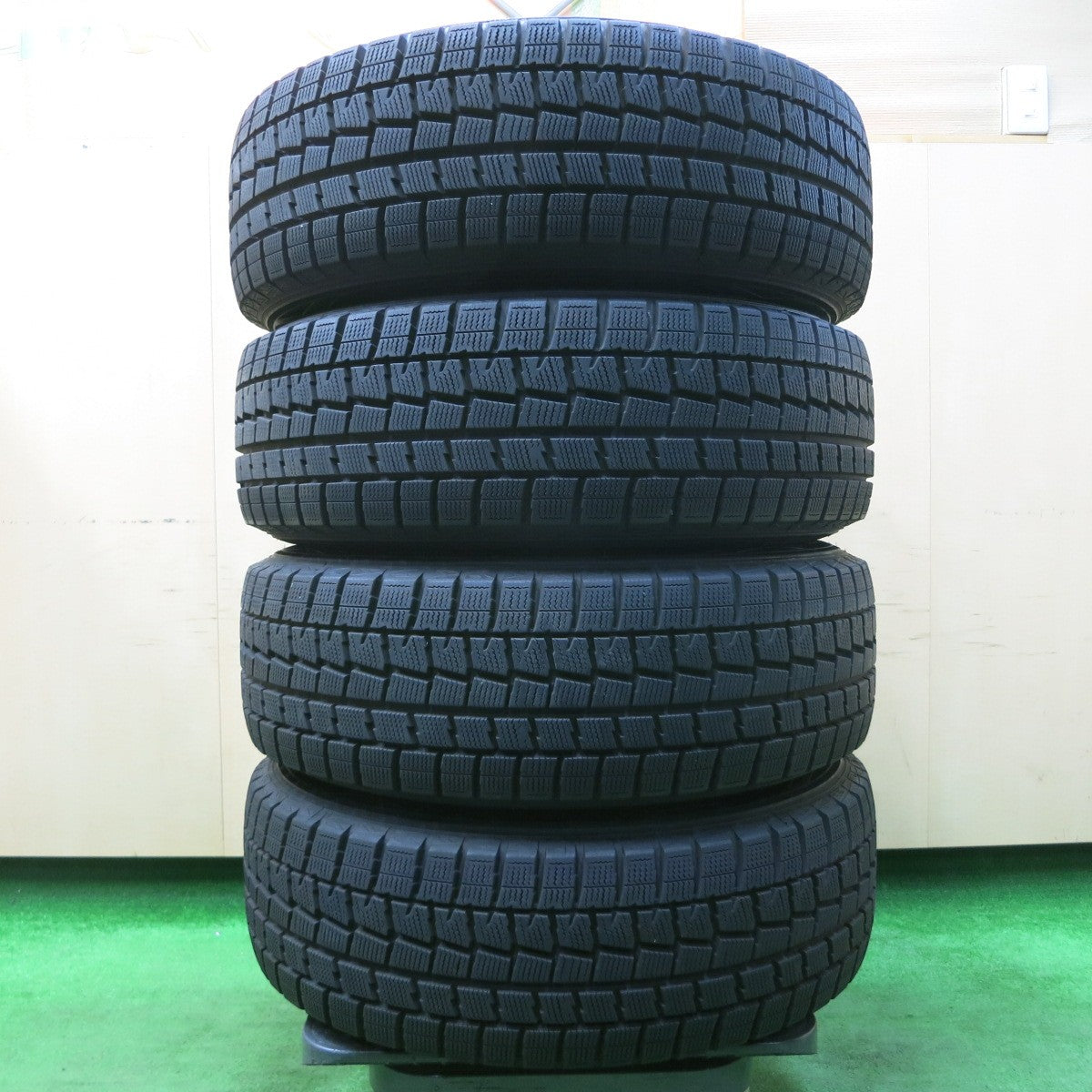 *送料無料* バリ溝！キレイ！9.5分★スタッドレス 205/65R16 ダンロップ ウインターマックス WM01 ZACK JP-52 MONZA PCD114.3/5H★4031902イス