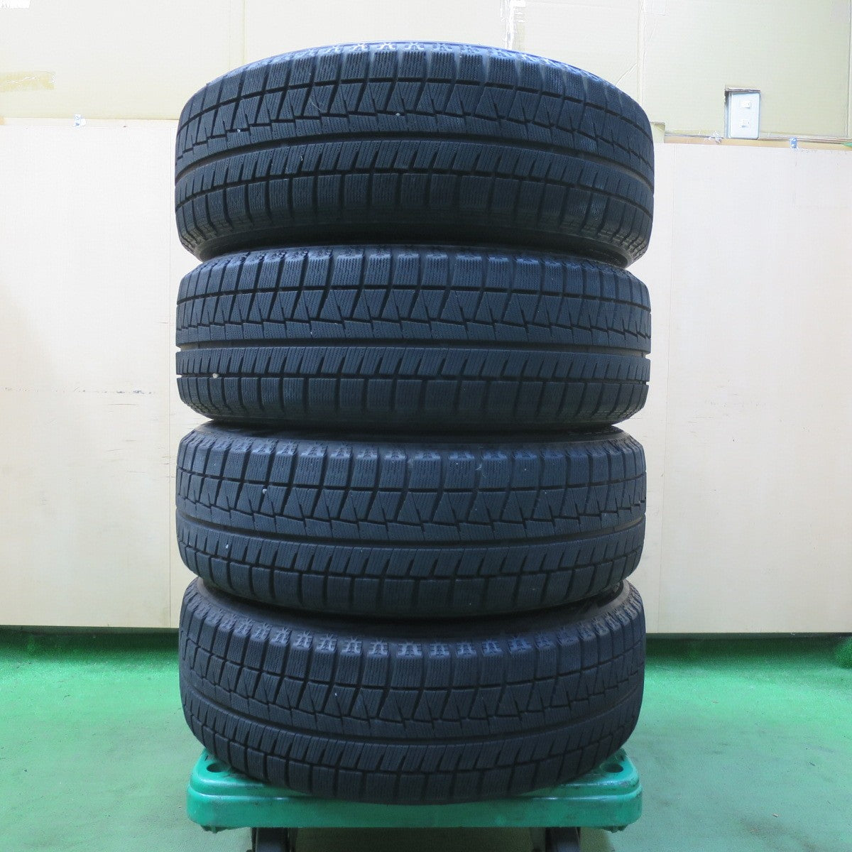 バリ溝！キレイ！9分★スタッドレス 215/60R17 ブリヂストン ブリザック REVO GZ SIBILLA NEXT Z7 シビラ 17インチ PCD114.3/5H★5060905イス