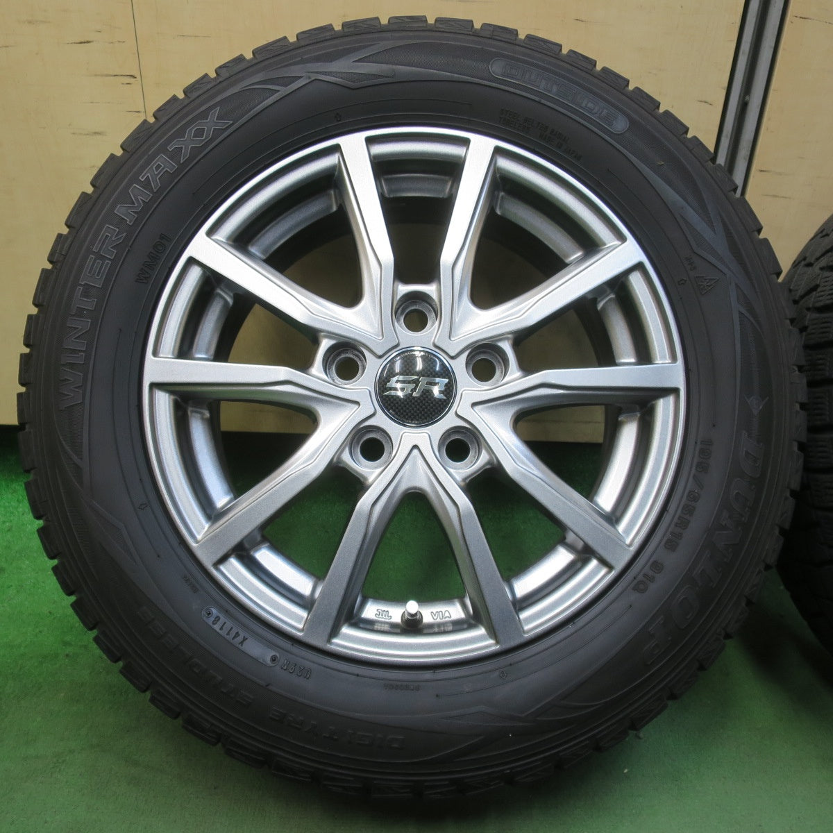 バリ溝！キレイ！8.5分★スタッドレス 195/65R15 ダンロップ ウインターマックス WM01 STRANGER ストレンジャー 15インチ PCD114.3/5H★5112109イス