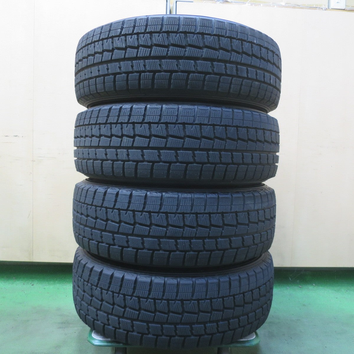 バリ溝！ほぼ10分◎プリウス 等 195/65R15 スタッドレス ダンロップ ウインターマックス WM01 STRANGER ストレンジャー 15インチ PCD100/5H◎6072602イス