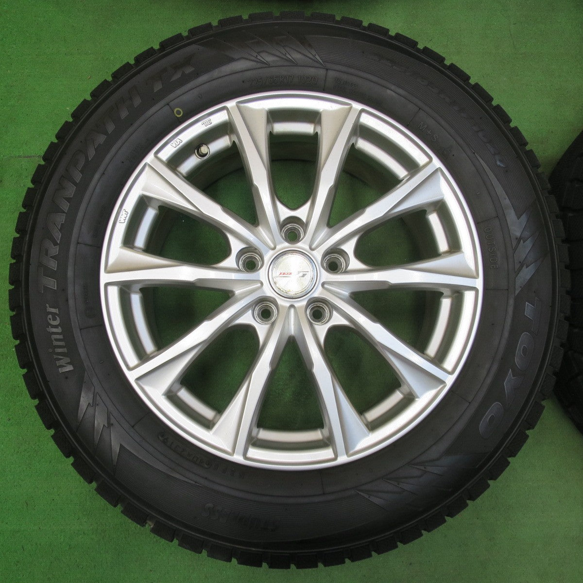 [送料無料] バリ溝！9.5分★スタッドレス 225/65R17 トーヨー ウインター トランパス TX JOKER ジョーカー 17インチ PCD114.3/5H★5031411イス