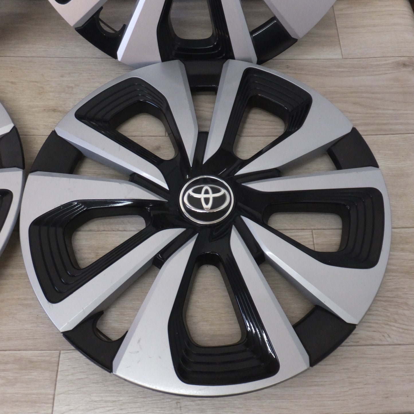 [送料無料] ★トヨタ TOYOTA 純正 プリウス 50系 後期 PHV ホイールカバー 15インチ 4枚★