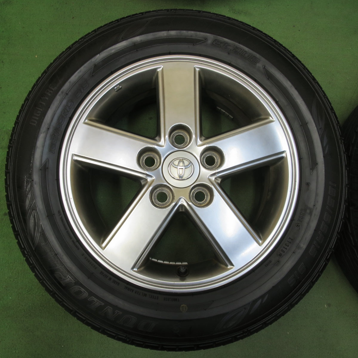 バリ溝！9.5分★トヨタ 60系 ノア ヴォクシー 純正 195/65R15 ダンロップ EC202 15インチ PCD114.3/5H★5103003イノ
