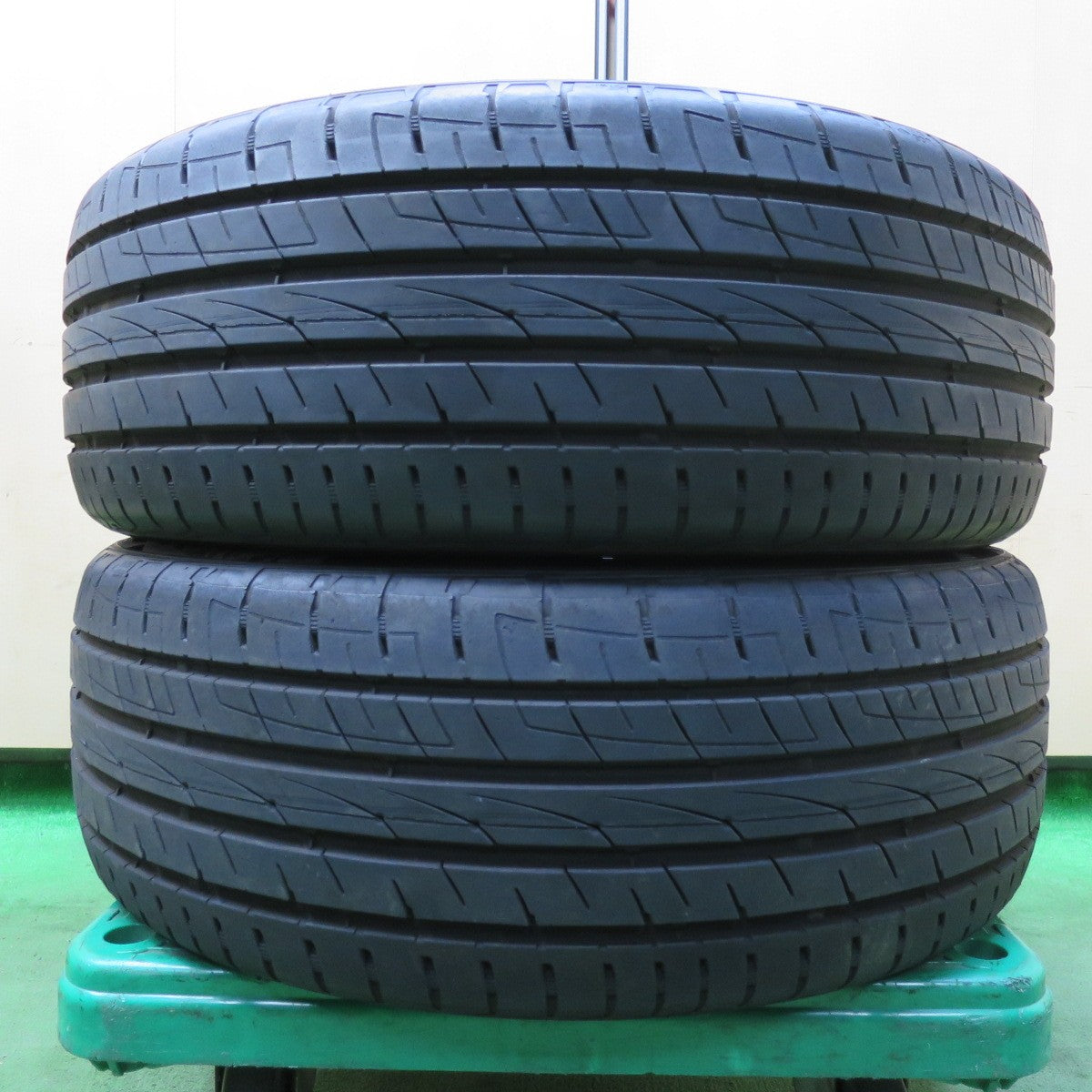 [送料無料] バリ溝！23年！8.5分！2本★235/55R19 コンチネンタル ウルトラコンタクト UC6 SUV タイヤ 19インチ レクサス RX RAV4 エクストレイル等★5021403イノタ