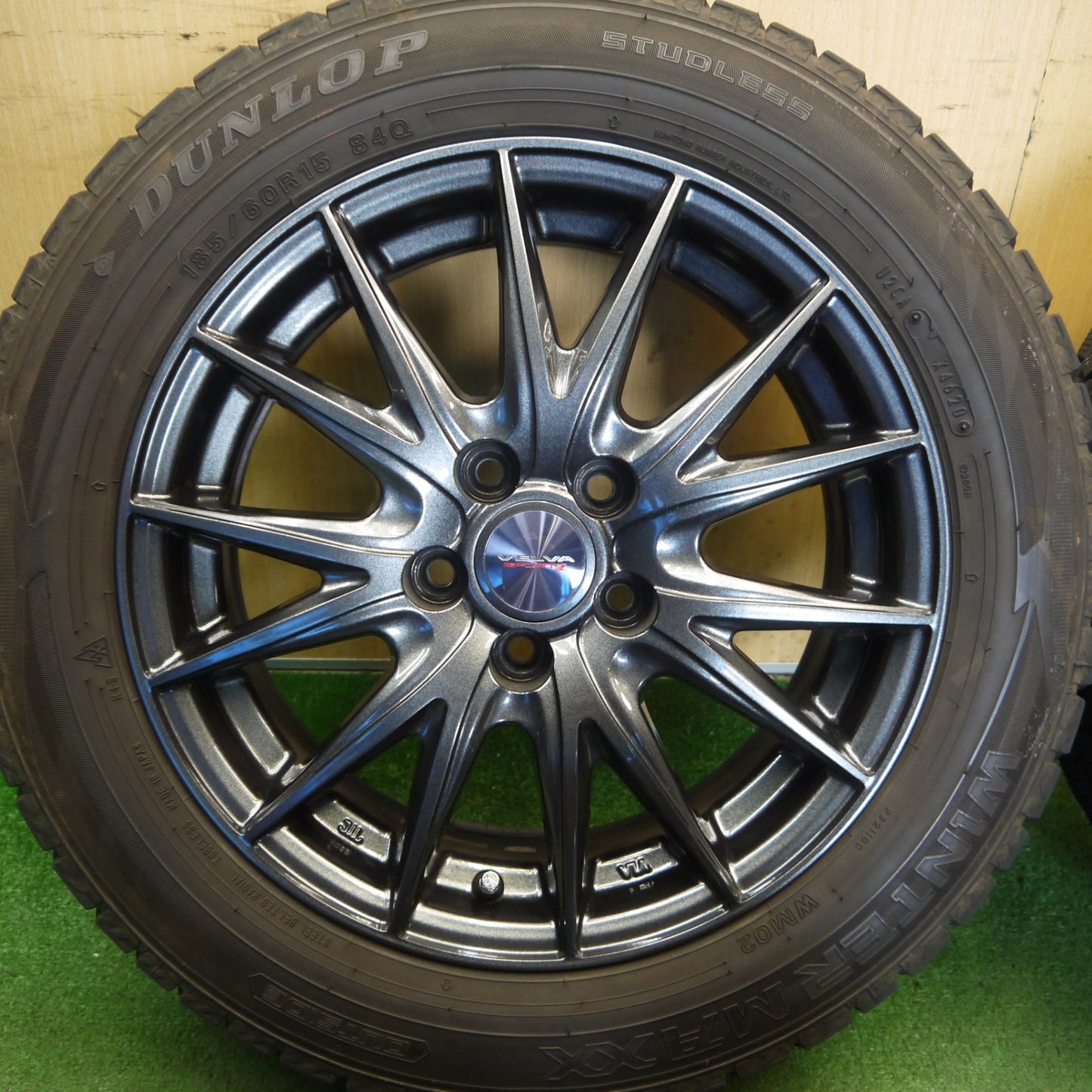 バリ溝！キレイ！9.5分★シエンタ 等 185/60R15 スタッドレス ダンロップ ウインターマックス WM02 VELVA SPORTZ ヴェルヴァ 15インチ PCD100/5H★6060805Hス