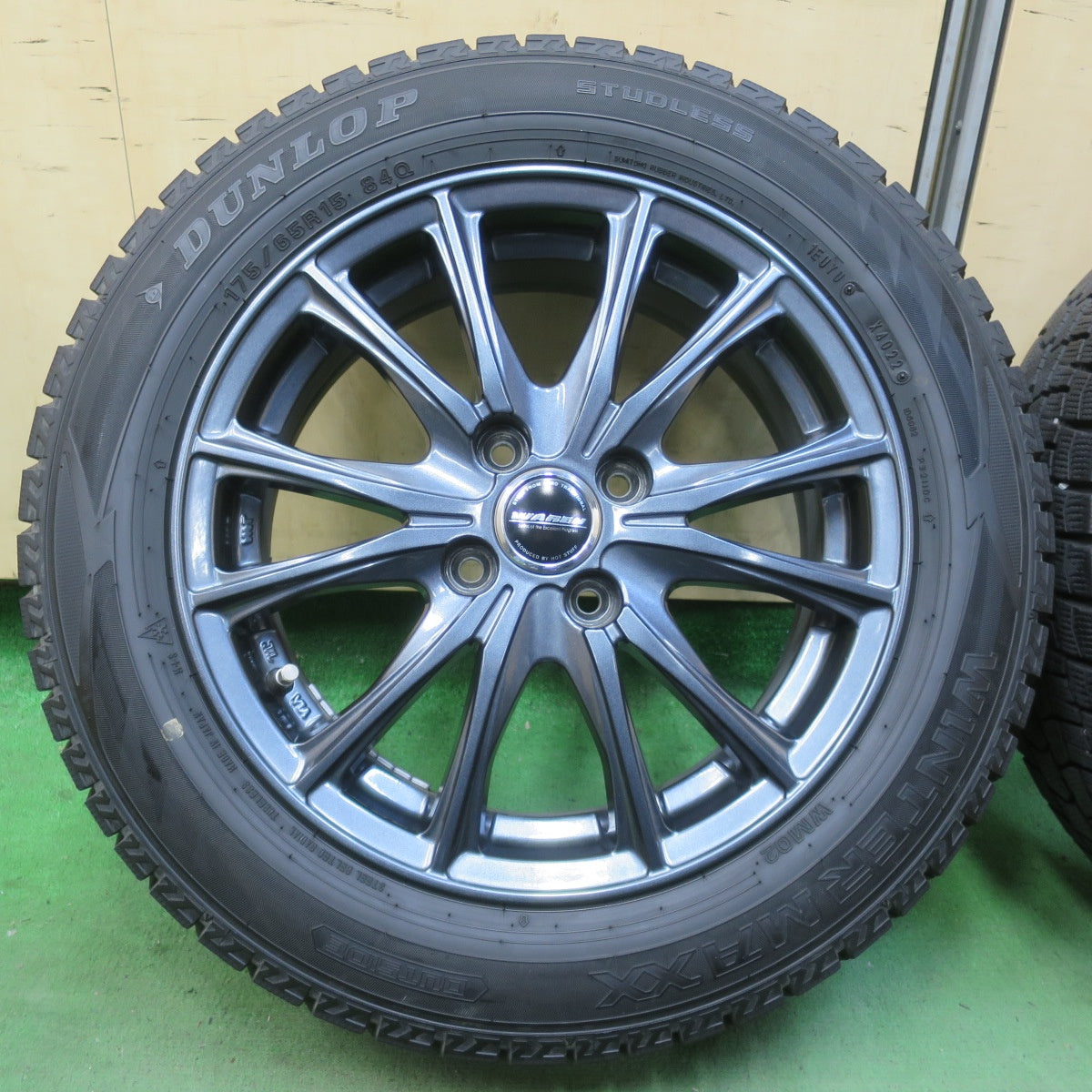 バリ溝！22年！キレイ！9.5分★スタッドレス 175/65R15 ダンロップ ウインターマックス WM02 WAREN ヴァーレン 15インチ PCD100/4H★6022816イス