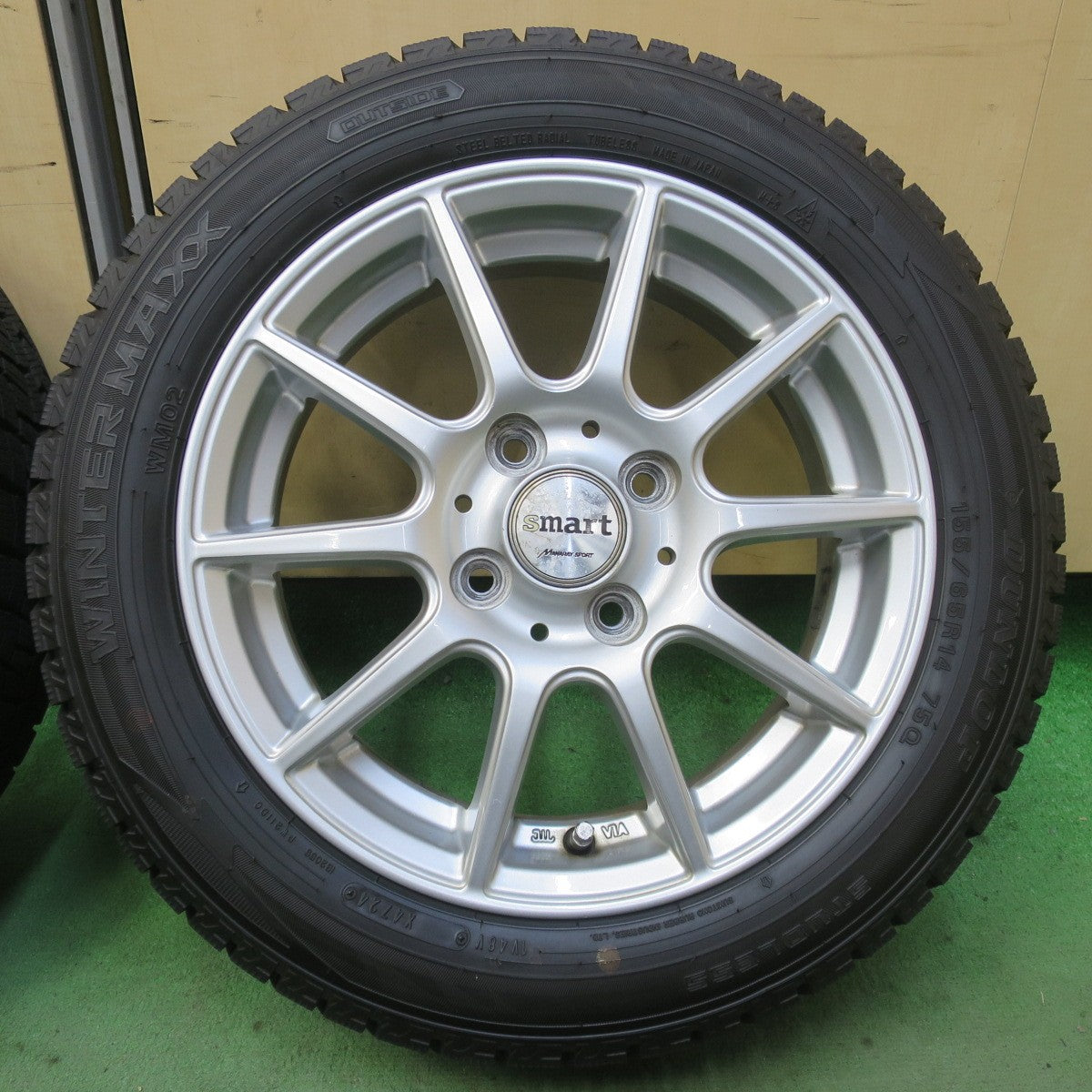 バリ溝！24年！キレイ！9.5分以上◎スタッドレス 155/65R14 ダンロップ ウインターマックス WM02 smart MANARAY SPORT スマート マナレイ 14インチ PCD100/4H◎6080902イス